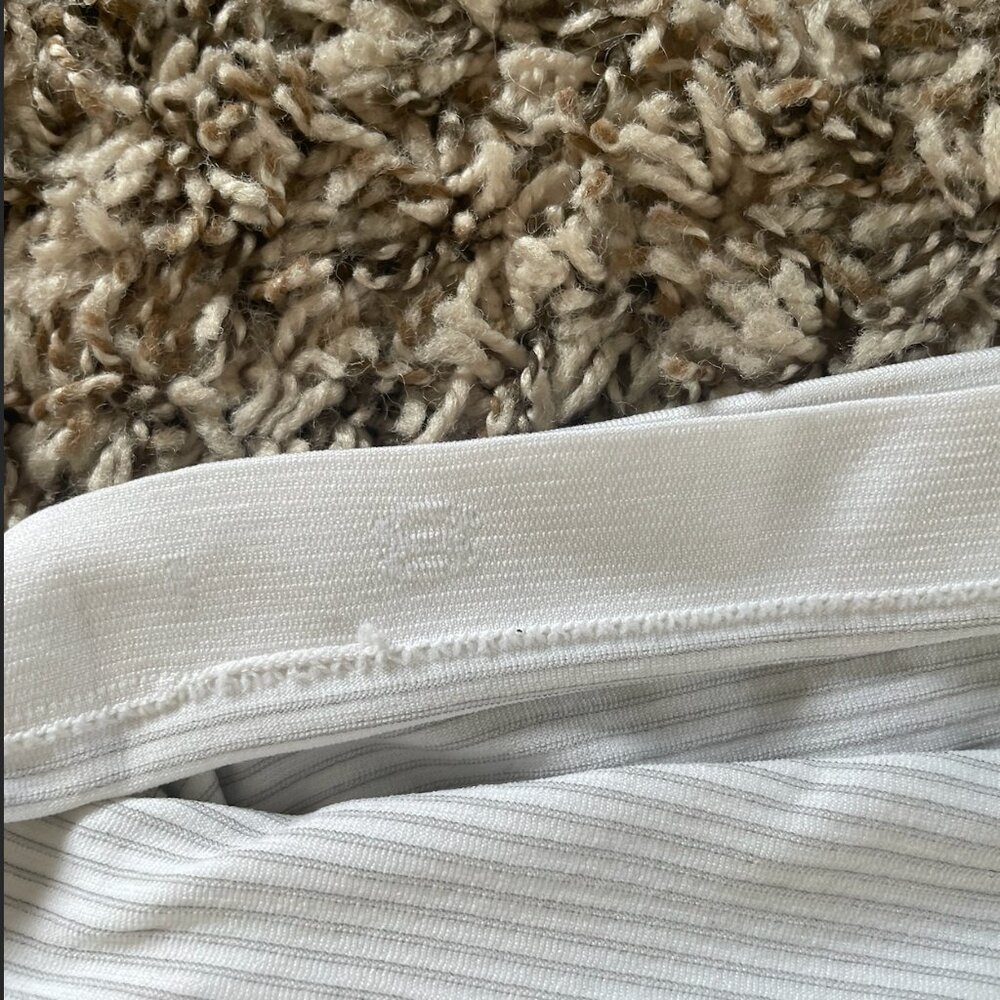 EUC LULULEMON RUN SWIFTLY WOMEN'S LONG SLEEVE SHIRT--WHITE--SIZE 8 - Picture 3 of 4